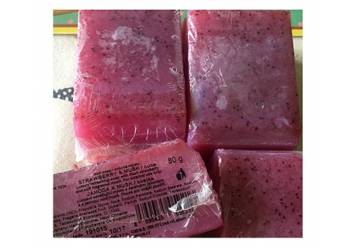 菠丹妮 草莓麝香植物手工皂80g
