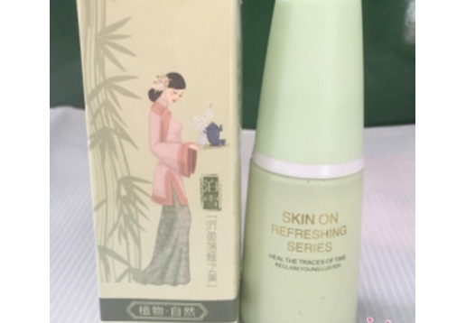 泊雪 保湿持久粉底液40ML