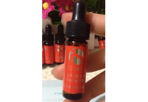  Is clinical 维他命C眼部修护精华3.75ml