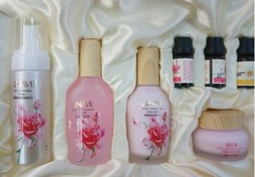 嘉年华化妆品  玫瑰香格里拉瑰蜜焕彩礼盒套盒