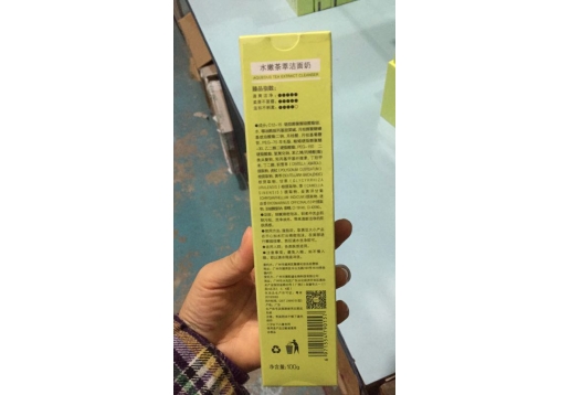 侬芳伊翠 水嫰茶卒洗面奶100g