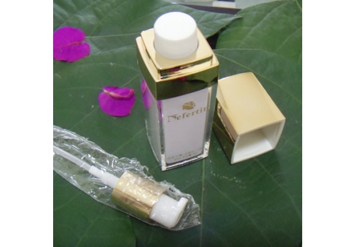 涅菲尔蒂 眼部鱼子精华水30ml