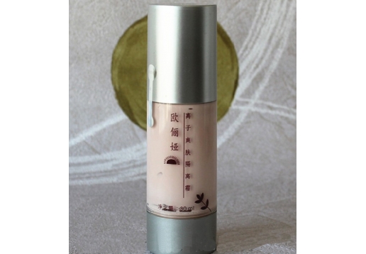 欧俪娅 离子爽肤隔离霜30ML