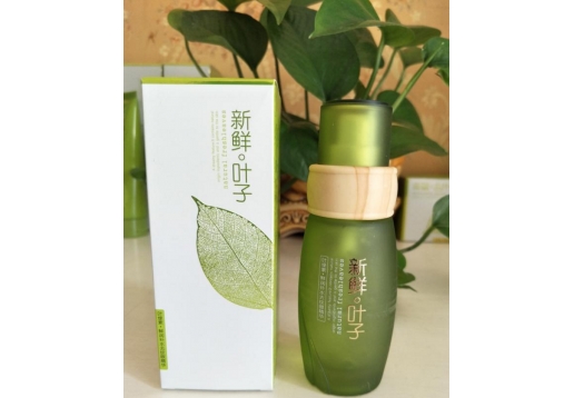 山口润美 叶绿素鲜润补水去纹眼精华45ml