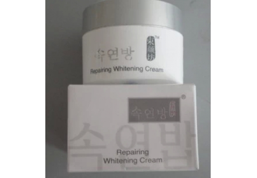 束颜坊 竹炭嫩白日霜30ml