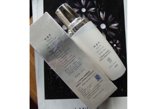 维娜 秘红水臻采莹白乳液100ml